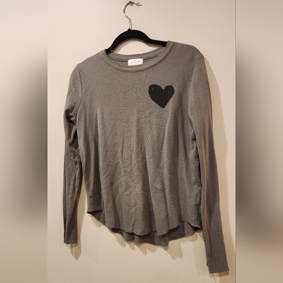 Evereve Tops - EVEREVE Gray Heart Sweater